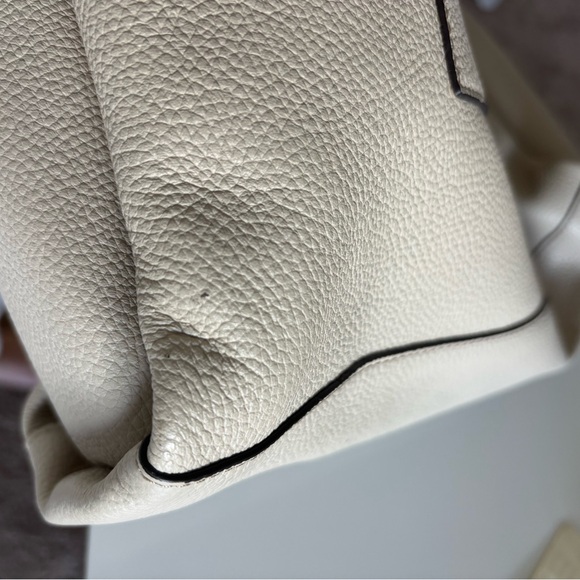 HENRI BENDEL Influencer Pebbled Leather Tote Feather Gray - Picture 13 of 13